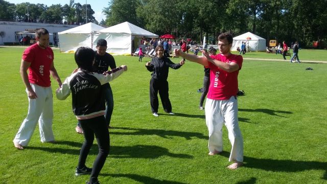 Moritz erklärt den neutralen Fauststoß